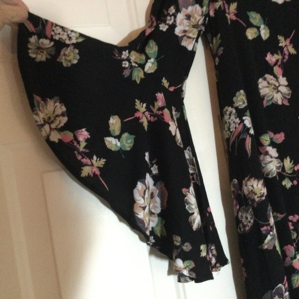 Fun Flowy Floral Dress, Strappy Low Back, Amazing Bell Sleeves, MTS Size S, Boho